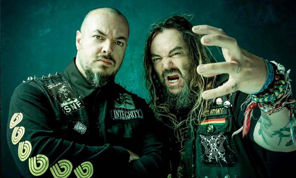 Max e Iggor Cavalera anunciam turnê do álbum &#8220;Chaos A.D.&#8221;, o disco que transformou o Sepultura em &#8220;monstros do rock&#8221; e levou a banda à Rússia