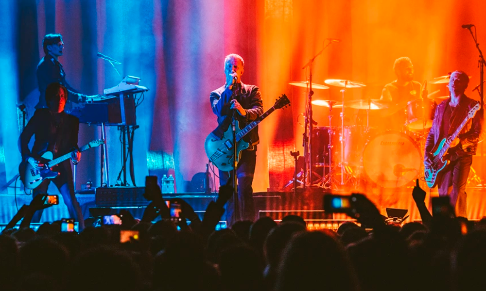 Cheio de surpresinhas, Queens of the Stone Age volta pesadão aos palcos. Veja imagens do show da banda ontem em Boston