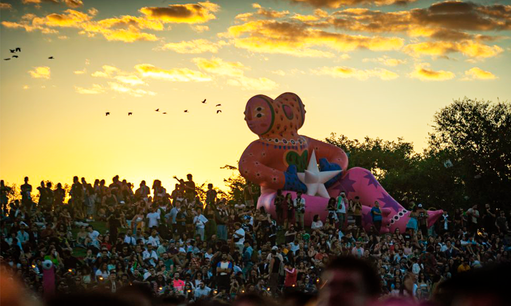 CENA VIVA &#8211; Dos duelos de MCs em viaduto, ao Carnaval e agora ao Caetano. Festival mineiro Sensacional chega neste fim de semana a sua edição de 15 anos