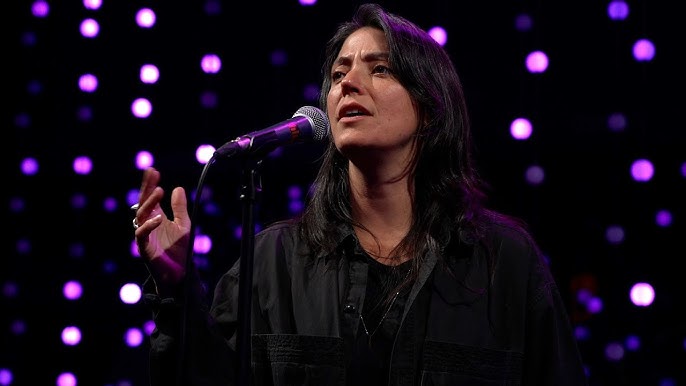 Popnotas &#8211; Uma session deliciosa da Sharon Van Etten. O Codeine vem ao Brasil em outubro. O Brian Jonestown Massacre, um mês depois, também vem