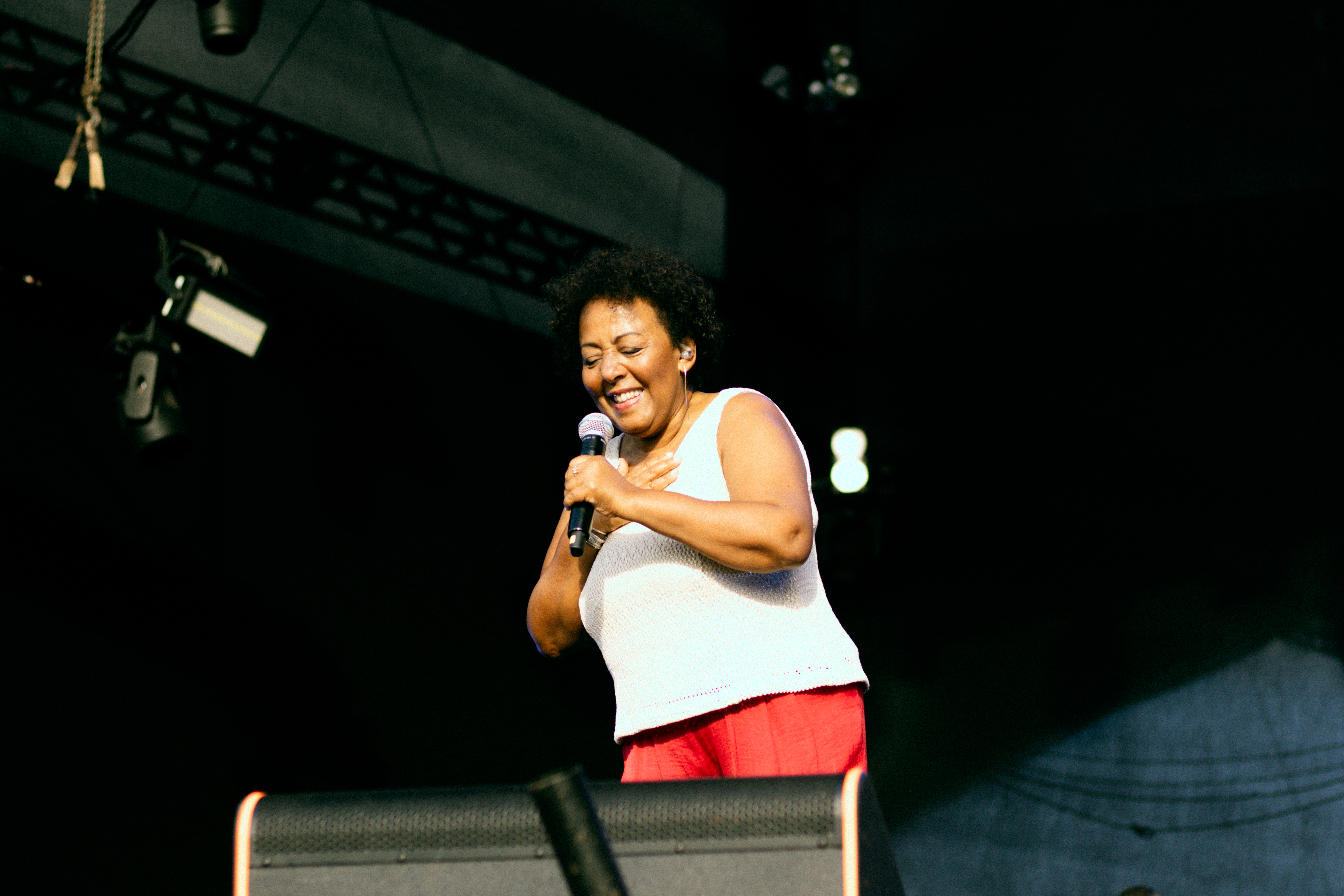 CENA VIVA- Evinha, ícone da MPB dos anos 70, brilha no festival Sensacional em BH, na esteira de seu ressurgimento (graças ao Tik Tok, óbvio!)