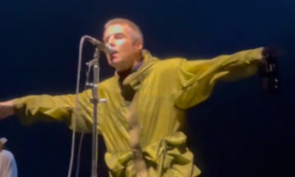 Oasis. &#8220;Do the Poznan&#8221;. O que o Liam pediu para a galera,  que virou um dos ápices dos dois primeiros shows da volta da banda, em Cardiff