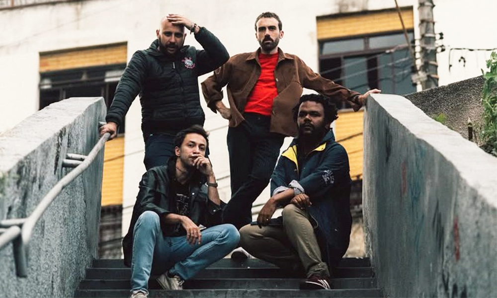 CENA &#8211; Lupe de Lupe e seu jeito todo próprio e romântico de sofrer. Já ouviu &#8220;Amor&#8221;, o novo disco?