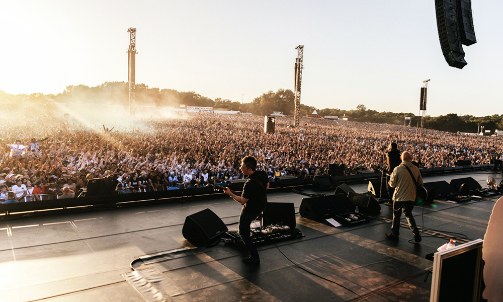 &#8220;This is the fucking place!&#8221; A volta do Oasis em Manchester. O show todo em vídeo de galera, a bagunça do Poznan, o Pep Guardiola