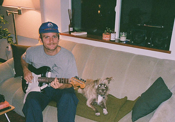 Estilo Oasis na Inglaterra, Mac DeMarco encorpa turnê no Brasil com oito novas datas em 2026