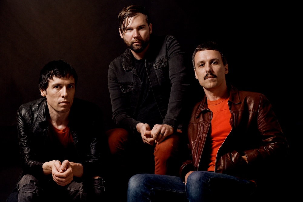 Após cinco anos, The Cribs solta single cru e anuncia novo disco “sem rótulos”