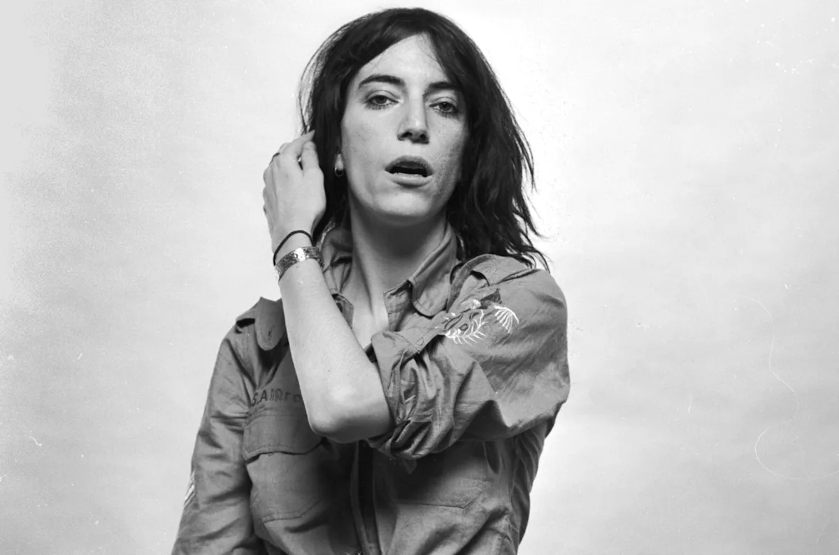 Popnotas &#8211; Patti Smith celebra os 50 anos de “Horses” com raridades. O primeiro disco do Mac DeMarco em seis anos. E o novo livro sobre os Smiths, escrito por um deles