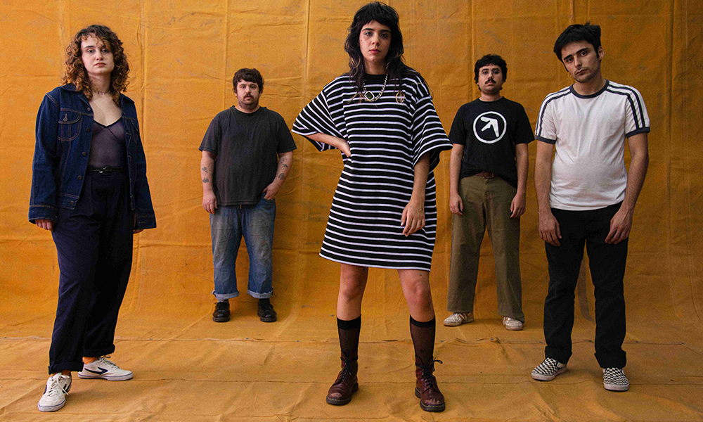 CENA &#8211; A Pelados está nua. Saiu o novo disco, &#8220;Contato&#8221;, o segundo da banda. Ou o terceiro. Ou o quarto. Eles explicam em conversa com a Popload
