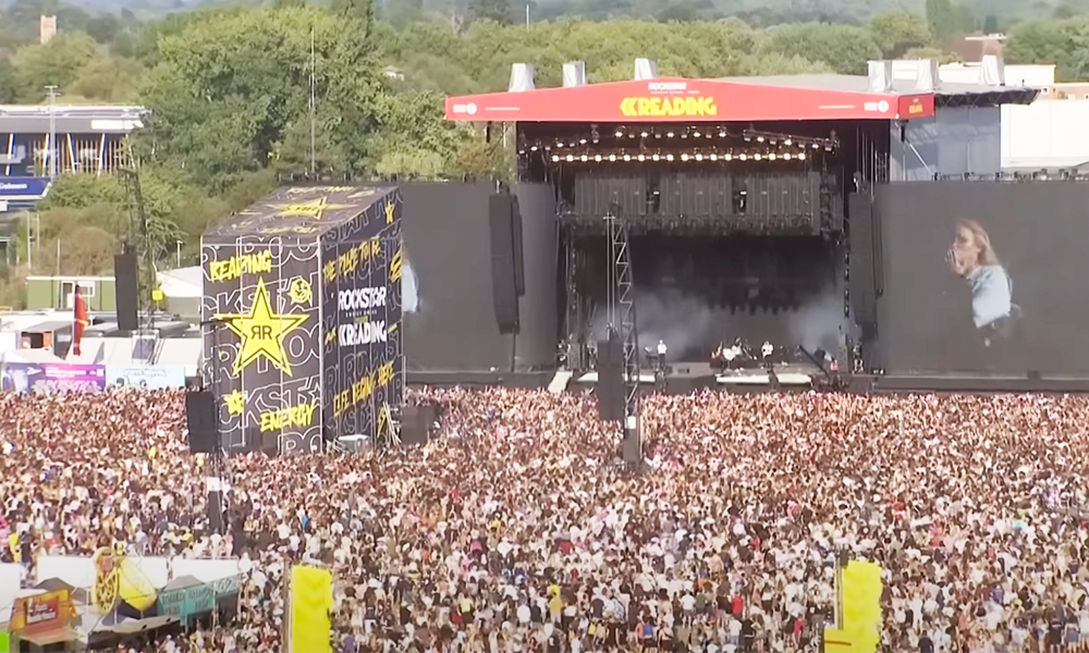 Reading Festival fecha o verão de shows na Europa. Temos vários vídeos