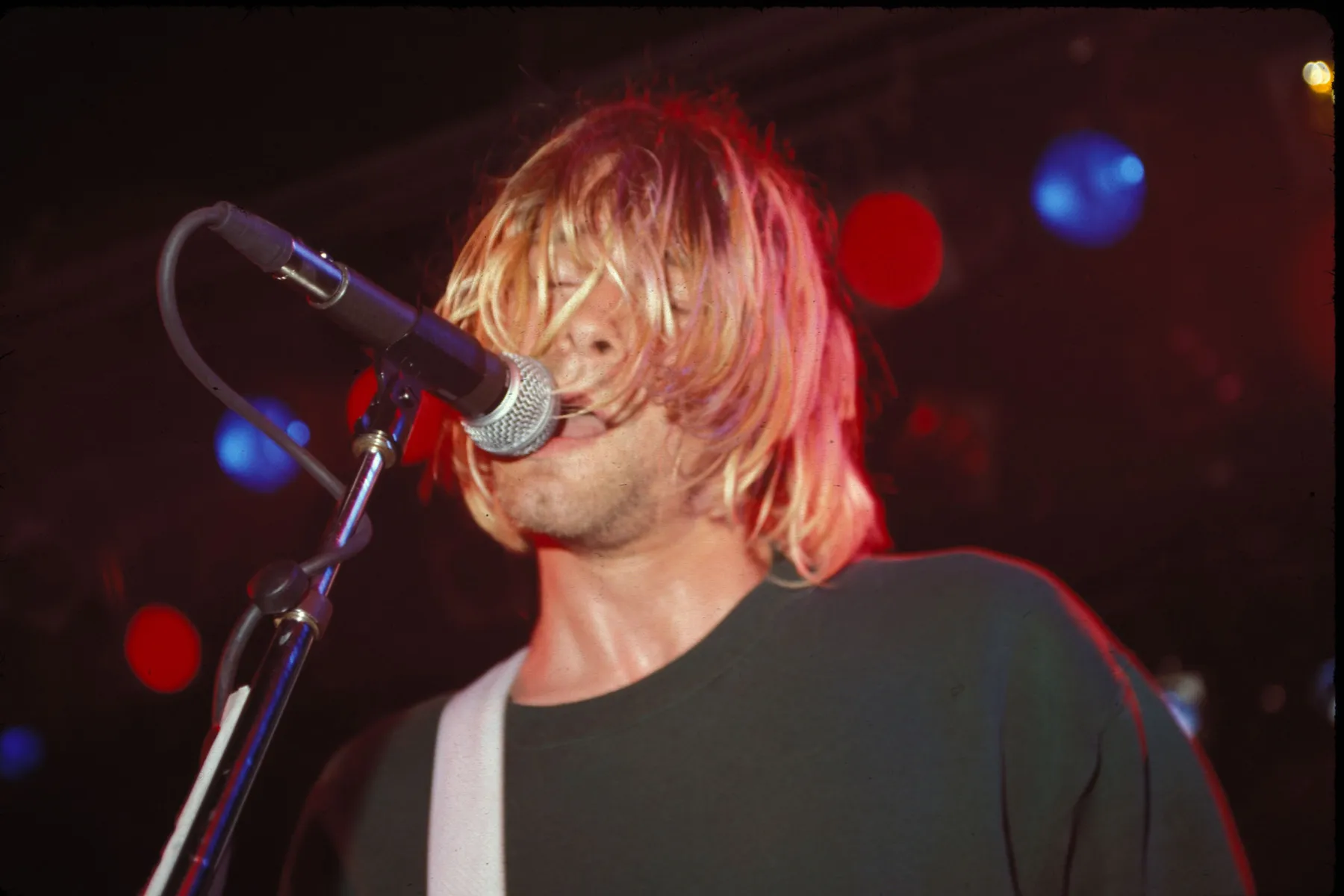 Nunca é demais. Última show do Nirvana “pequeno” aparece bonitinho e oficial no YouTube
