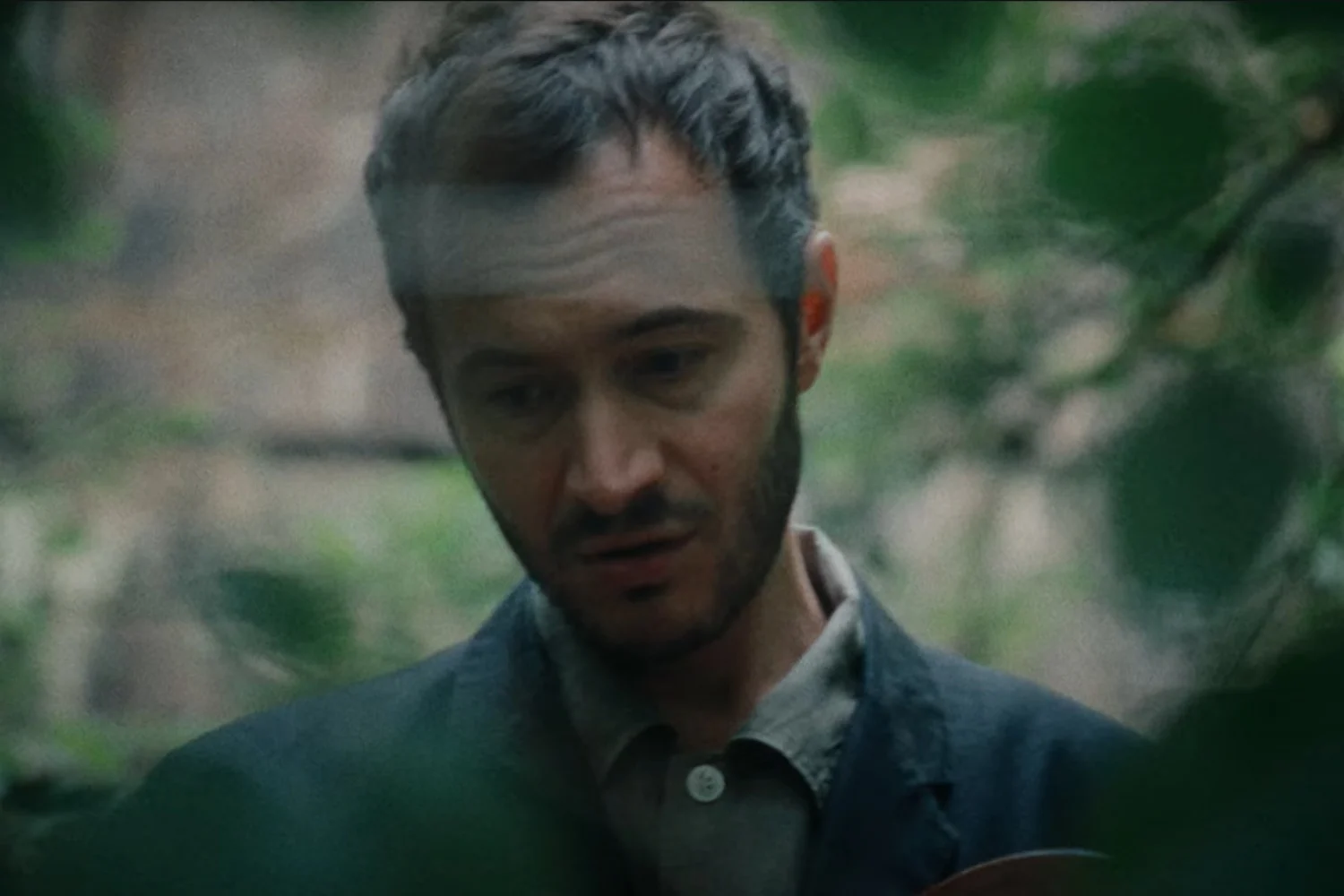 Popnotas &#8211; A nova música “quase pop” do Tom Smith, do Editors. O novo single “estilo Sparks” do The Last Dinner Party. E a “Champagne Supernova” acústica e absurda do Oasis