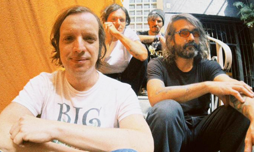 Popnotas &#8211; Só maravilhas: o vídeo de massinha do Upchuck. Molho Negro com Jair Naves no 5 Bandas. Lembrando um Strokes nervoso no David Letterman