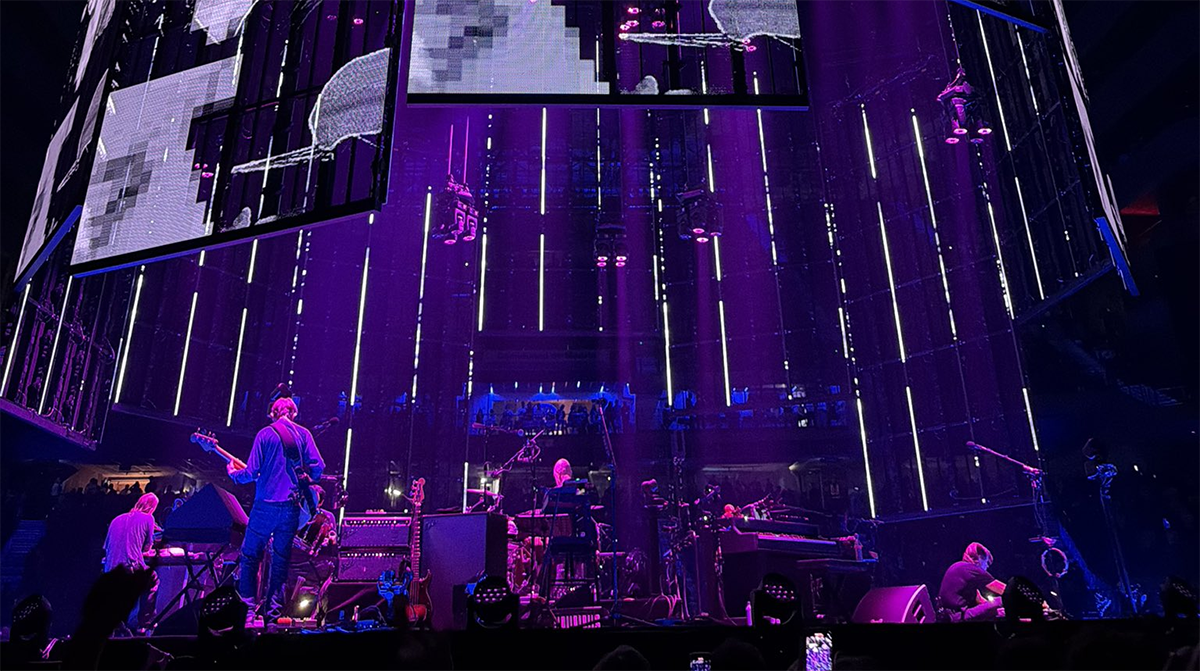 Tocando no meio da galera, Radiohead volta aos palcos depois de 7 anos e oferece raridade após mais de duas décadas
