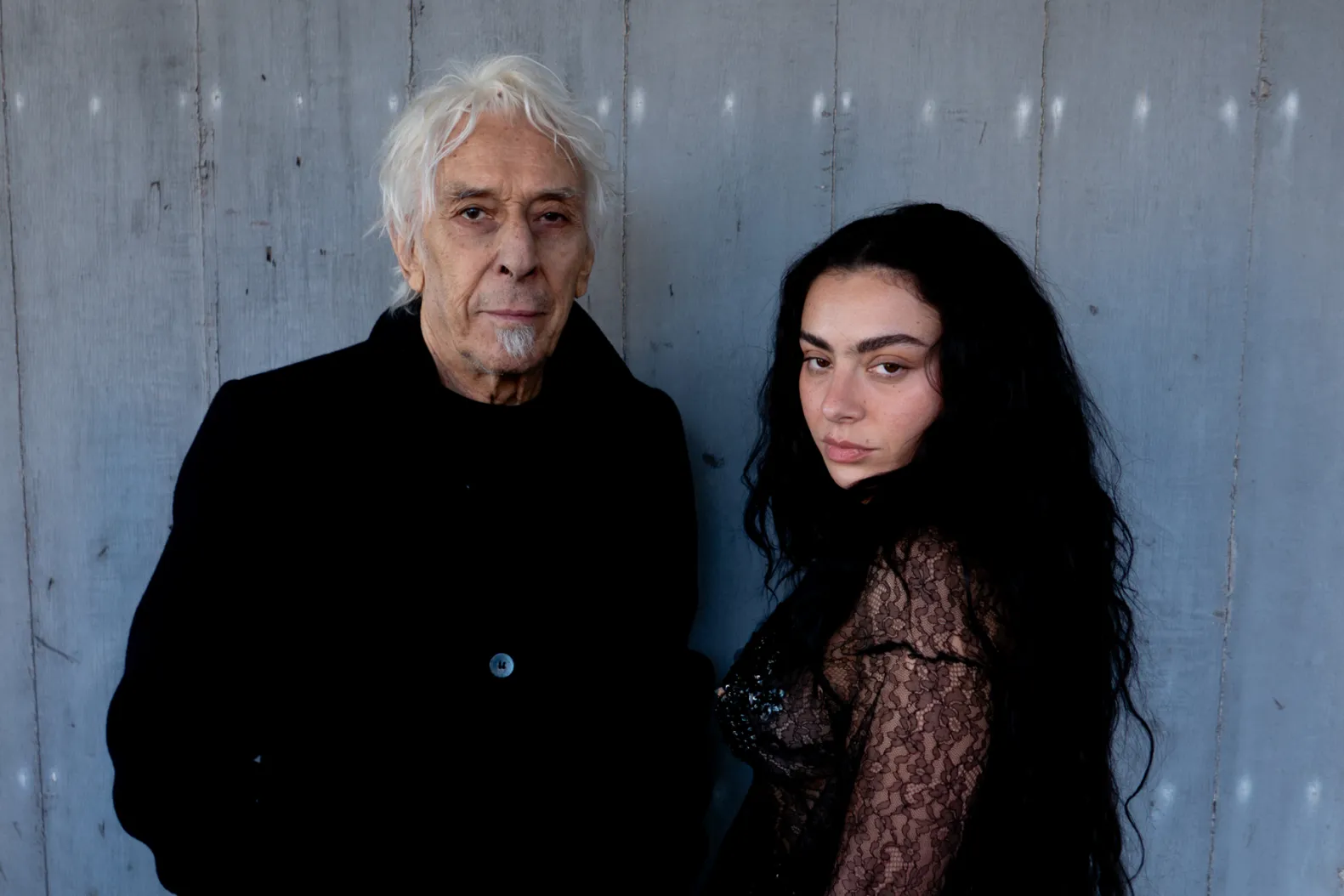 Popnotas &#8211; Charli XCX e John Cale juntos. O primeiro som da Robyn após sete anos. E a Madi Diaz revirando o Blink-182