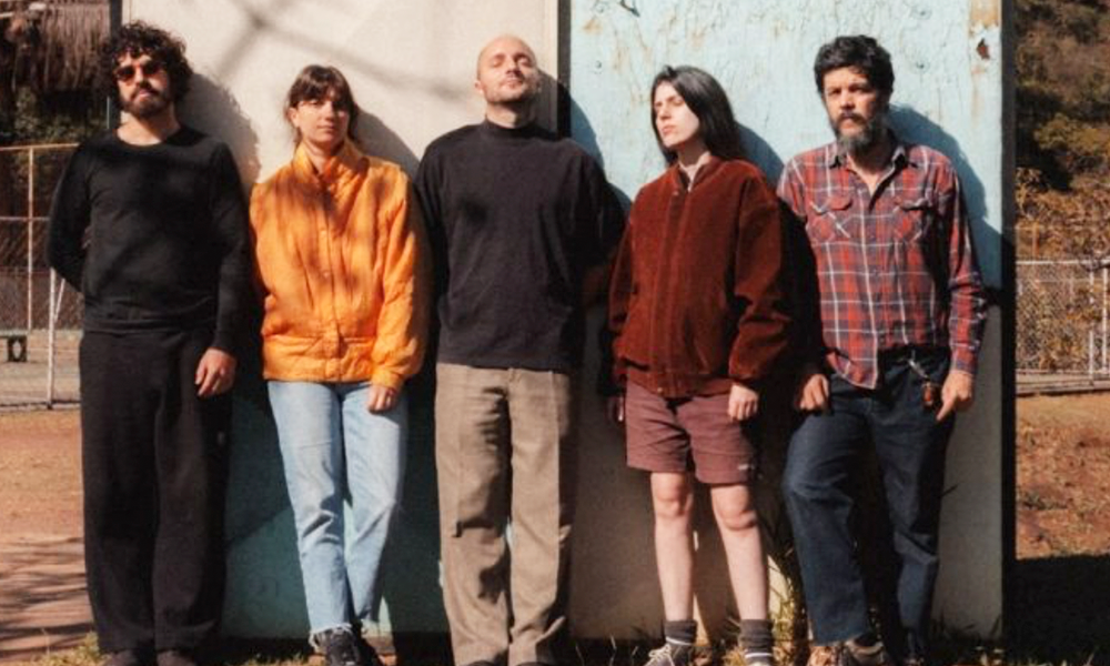 CENA &#8211; Em meio ao caos da Terra, a banda mineira Desastros convida o ouvinte a refletir em sua nave espacial