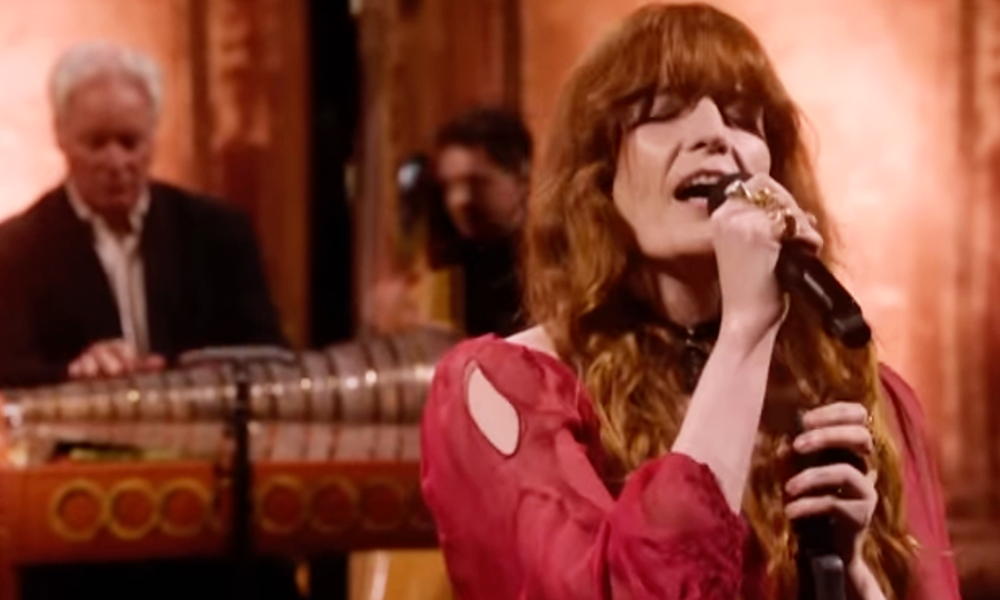 Programa do Jools Holland junta Panic Shack, Baxter Dury e a Florence com sua Machine e uma gaita de vidro (!)