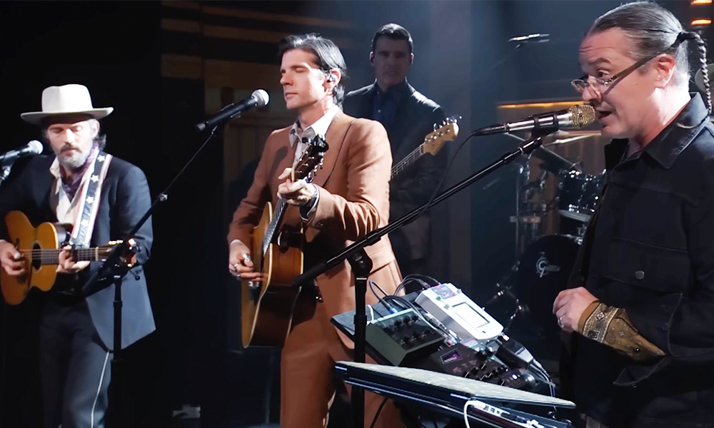 A nova esquisitice de Mike Patton. Não tão esquisita assim. Veja o AVTT/PTTN ao vivo