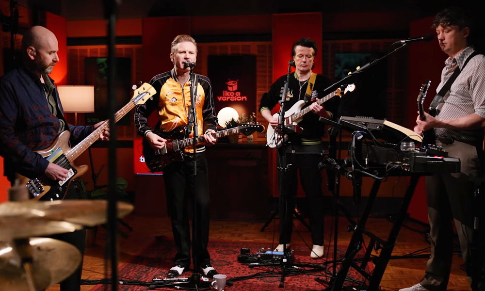 Aguenta ainda “Take Me Out”, do Franz Ferdinand? E a banda fazendo cover de Amyl and the Sniffers?