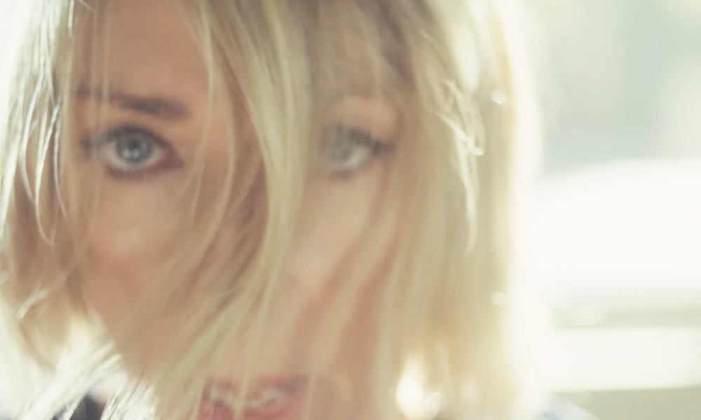 Kim Gordon anuncia disco novo para março e quer uma pegada meio Charli XCX (!). E solta o primeiro single: “Not Today”