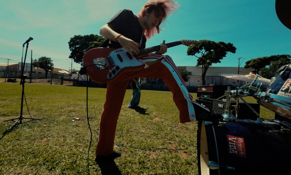 CENA – Com “A Vida de Messi”, os emo-caipiras da Chococorn and the Sugarcanes marcam gol e anunciam disco