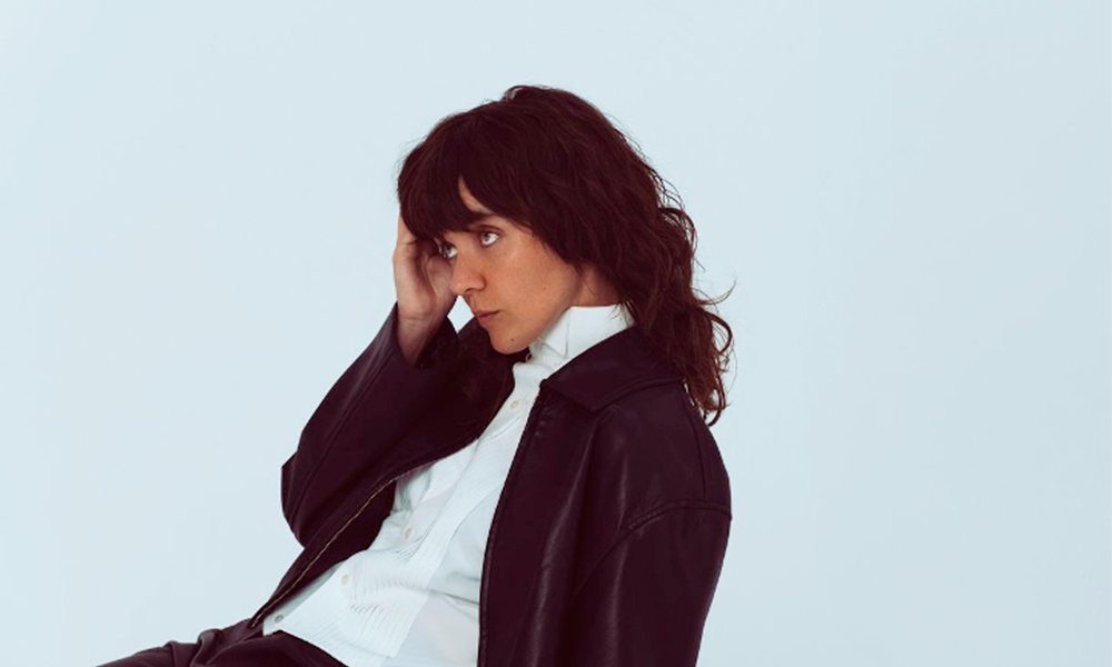 Courtney Barnett solta logo duas novas. Uma delas inspiradas por um bendito inseto