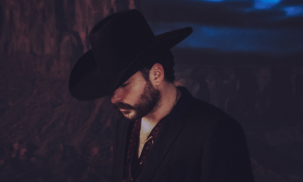 CENA – Deadcat flerta com o gótico urbano em “The Fame”, seu novo single. Confira!