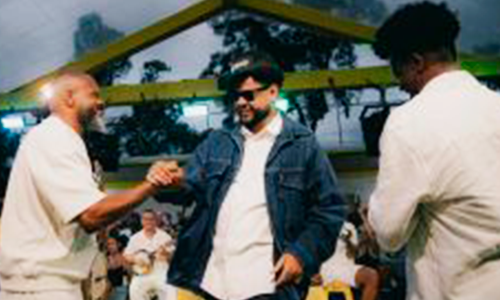 Popnotas – Emicida costura novo  vídeo com imagens ao vivo para “Us Memo Preto Zica”. Juliano Gauche volta a ser roqueiro no novo álbum. E o David Byrne x Trump na TV americana