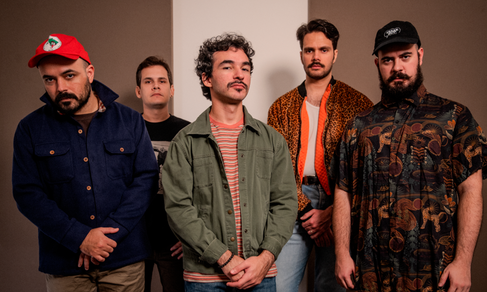 CENA – Um “Colosso” de vídeo. Confira com exclusividade as imagens psicodélicas que a banda Papangu deu para seu novo single, que estará no próximo álbum