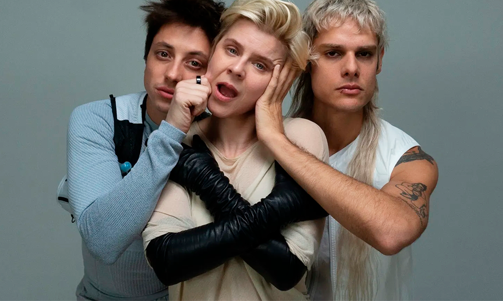 A Copa já começou: Suécia x Argentina. No caso, Robyn e Ca7riel Y Paco Amoroso