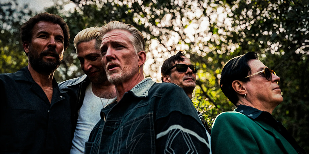 Queens of the Stone Age lança sua primeira música em três anos. Ouça a doída “Easy Street”